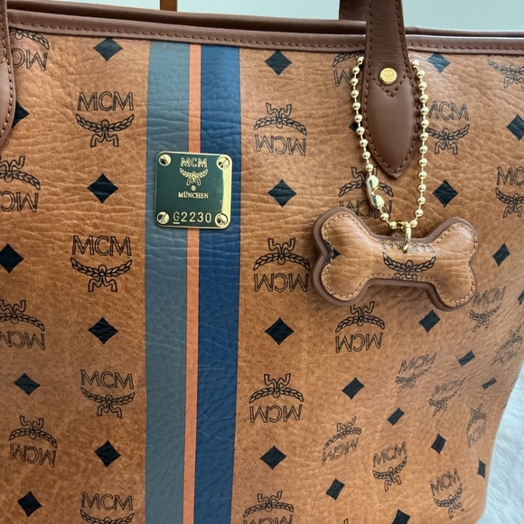 MCM Cognac Tote MM size - Picture 2 of 6